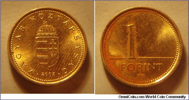 Hungary | 
1 Forint, 2005 | 
16.3 mm, 2.05 gr. | 
Nickel-brass | 

Obverse: National Coat of Arms, date below | 
Lettering: • MAGYAR KÖZTÁRSASÁG • 2005 | 

Reverse: Denomination | 
Lettering: 1 FORINT |