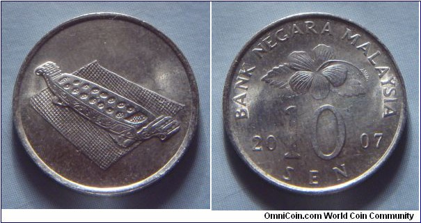 Malaysia | 
10 Sen, 2007 | 
19.4 mm, 1.82 gr. | 
Copper-nickel | 

Obverse: Congkak (Malay game) | 

Reverse: Flower blossom, denomination below divides date | 
Lettering: BANK NEGARA MALAYSIA 2007 10 SEN |
