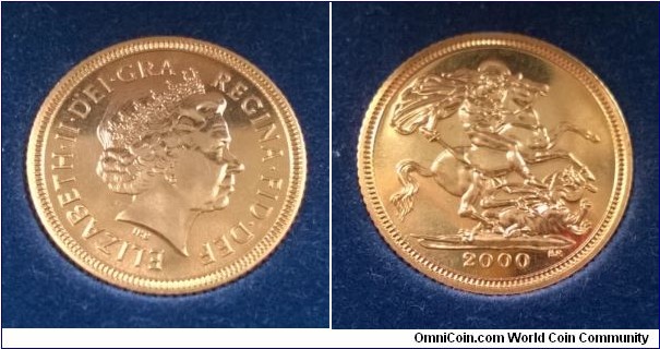 Elizabeth II Gold Half Soveriegn, dated 2000. In dated box. BUNC.