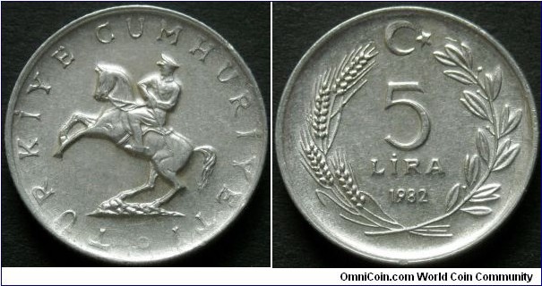 Turkey 5 lira.
1982, Crescent to right KM#949.1
