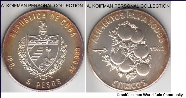 KM-102, 1982 Cuba 5 pesos; silver, reeded edge; FAO commemorative - citrus fruit, toned, but nice luster, from the original FAO cardboard issue, mintage of just 3,125.