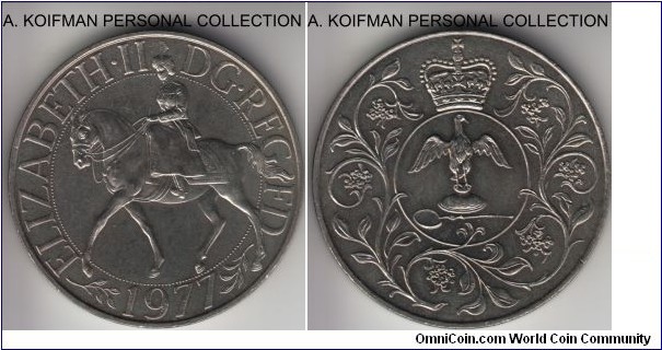 KM-920, 1977 Great Britain 25 new pence; copper-nickel, reeded edge; Queen Elizabeth II Silver anniversary of the reign commemorative crown, average uncirculated.