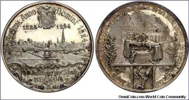 Germany, Beckum, Silver medal, 1924. Beckum 700 Years. 32.77g, 45mm. Obv. City view / Beckumer fountain creator. Mint state.