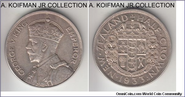 KM-5, 1933 New Zealand half crown; silver, reeded edge; George V, first coinage, common year, nicely toned extra fine.