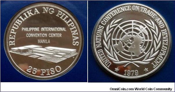 Philippines 25 piso.
1979, United Nations Conference on Trade and Development. Ag 500. Weight; 25g. Diameter; 38 mm. Proof from Franklin Mint. Mintage: 7.093 pieces.