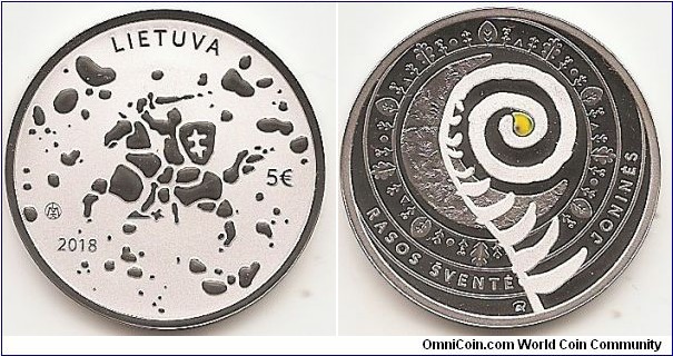 5 Euro KM#236 Silver Ag 925 Quality proof Diameter 28.70 mm Weight 12.44 g. Series: Traditional Lithuanian Celebrations. The obverse of the coin features the coat of arms of Lithuania made up of stylised droplets of water. The coin also features the inscription LIETUVA (LITHUANIA), the year of issue (2018), denomination (€5) and the mintmark of the Lithuanian Mint.
The reverse of the coin features symbols characteristic of the Lithuanian midsummer celebration Joninės: a blooming fern, the moon, the sun, and a greenery wreath that twists into a whirlwind, in the centre of which is a ‘fern blossom’, as if peeking through a drop of dew. The ‘fern blossom’ was created using a pad-printing technology. The composition is surrounded by the inscriptions JONINĖS and RASOS ŠVENTĖ. Designed by Eglė Ratkutė. Mintage 3,000 pcs. Issued 07-06-2018. The coin was minted at the state enterprise Lithuanian Mint.