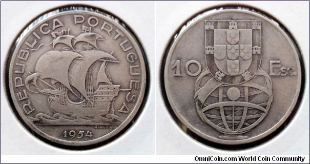 Portugal 10 escudos.
1954, Ag 680. Weight; 12,5g. João da Silva (signature J.DA SILVA under ship's stern) Mintage: 5.764.000 pcs.