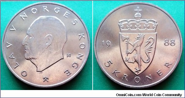 Norway 5 kroner.
1988, Cu-ni. Weight; 11,5g. Diameter; 29,5mm.
Mintage: 865.200 pcs.