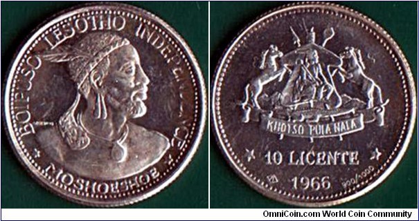 Lesotho 1966 10 Licente.

Independence.