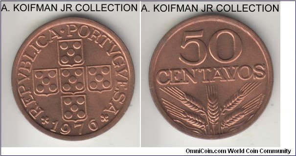 KM-596, 1976 Portugal 50 centavos; bronze, plain edge; mostly red uncirculated.