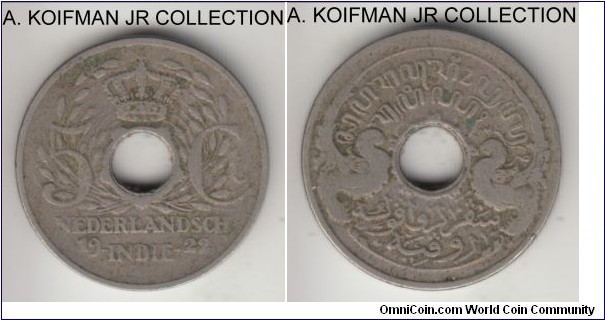 KM-313, 1922 Netherlands East Indies 5 cents; copper-nickel, plain edge; Wilhelmina I, average circulated.