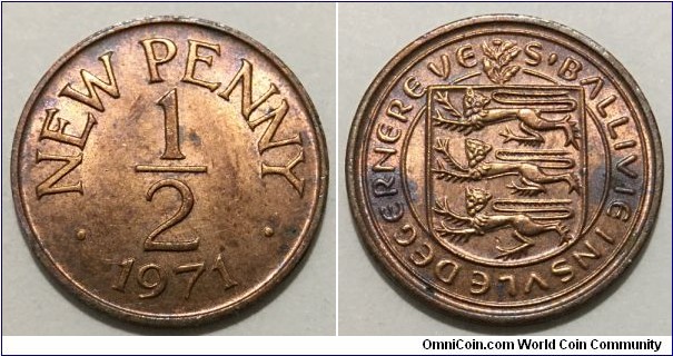 1/2 Penny (Bailiwick of Guernsey - British Crown Dependencies / Queen Elizabeth II // Bronze 1.78g) 