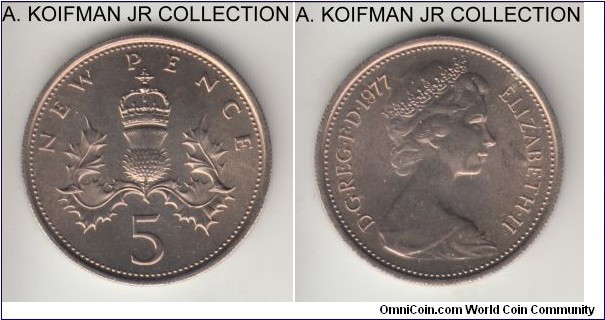 KM-911, 1977 Great Britain 5 new pence; copper-nickel, reeded edge; Elizabeth II, uncirculated.