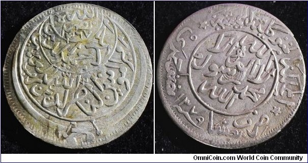 Yemen 1960 (?) half riyal. Rotation die error. Weight: 12.03g