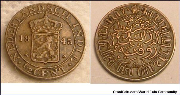 DUTCH INDIA 1945 2 HALF CENTS COPPER COIN. TH ECOIN IS IN VERY FINE CONDITION. 
FOR SALE. PLEASE MAKE AN OFFER.