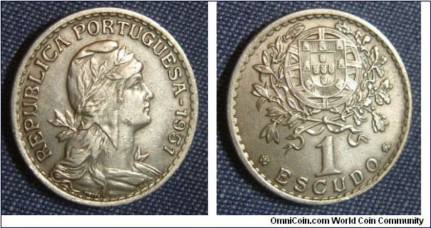 PORTUGAL 1951 1 ESCUODO.
(SOLD TO MR PRASHANT BAUSKAR OF MUMBAI, INDIA ON 30/4/2005)
STOCKS STILL AVAILABLE.
Beautiful  master artworks on an very   fine coin. It should be awarded a AUNC classification. 
For sale. Please make an offer.