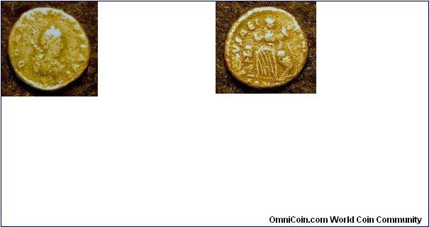 Roman
Valentinian II
AE4 12mm
Head rt.
Victory advancing dragging captive
---VS REIP----
ChiRho to lt.