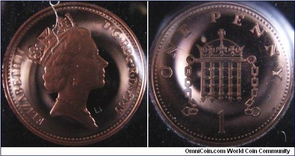 UK 1985 proof 1 penny. Featuring a portcullis with chains appearently from the era of Henry VII.