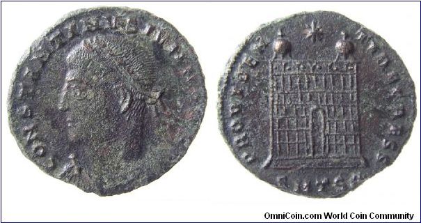 Constantine II AD 324-361. Obv:CONSTANTINVS IVN NOB C, laureate bust left. Rev: PROVIDENTIAE CAESS, Campgate with two turrets