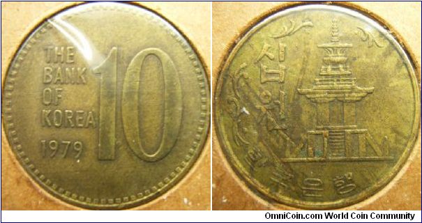 S. Korea 1979 10 won. Slightly worn but with odd slashing tone at the reverse?