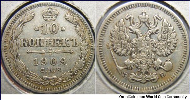 Russia 1909 10 kopeks. Slightly worn.