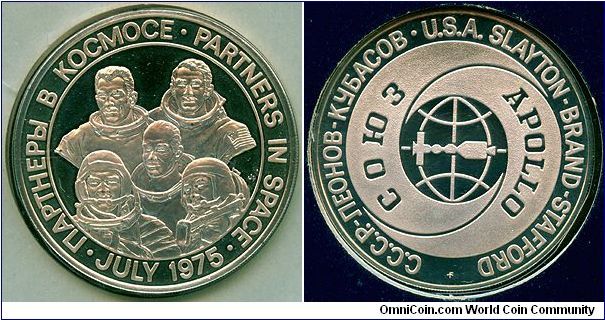 Apollo-Soyuz Test Project - Silver proof medallion, Franklin Mint. Apollo-Soyuz was the first international manned
spaceflight. It was designed to test the compatibility of
rendezvous and docking systems for American and Soviet
spacecraft, to open the way for international space rescue
as well as future joint manned flights.