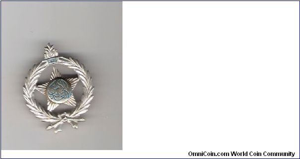 Iraqi Police Beret badge 

get all your Iraq meal Info here-
http://z8.invisionfree.com/Iraq_militaria_forum/index.php?act=idx