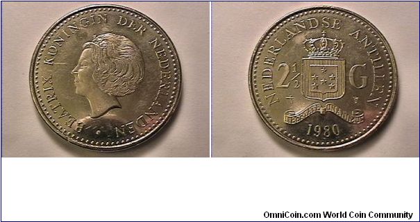 BEATRIX KONINGIN DER NEDERLANDEN
NEDERLANDSE ANTILLEN 2 1/2 GULDEN
on rim: UNS GOD ZU MET
copper-nickel