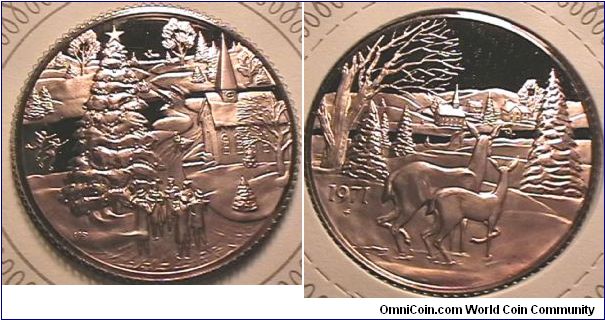 CHRISTMAS ROUND MINTED BY THE FRANKLIN MINT AND MOUNTED ON A CHRISTMAS CARD. 0.925 silver