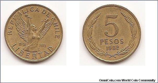 5 Pesos
KM#217.1
2.7000 g., Nickel-Brass, 19 mm. Obv: Winged figure with arms
upraised, broken chain on wrists Rev: Denomination above date
within wreath Note: Wide date.