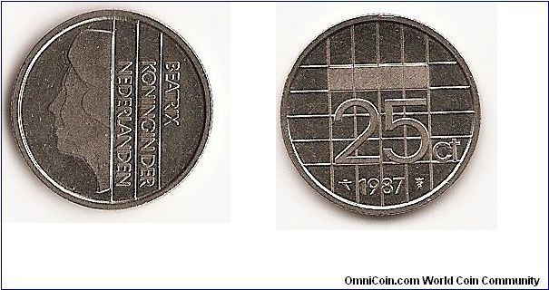 25 Cents
KM#204
3.0000 g., Nickel, 19 mm. Ruler: Beatrix Obv: Head left with vertical
inscription Obv. Insc.: Beatrix/Konincin Der/Nederlanden Rev:
Value within vertical and horizontal lines Edge: Reeded