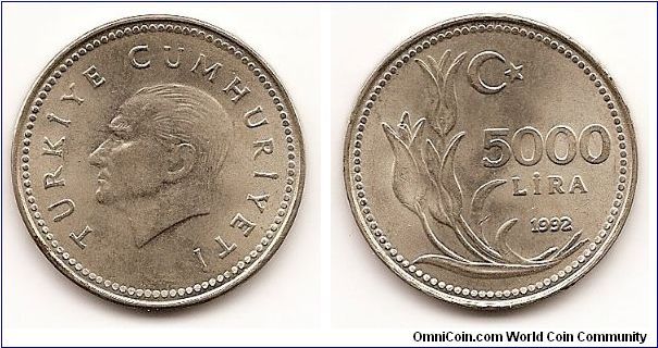5000 Lira
KM#1025
10.0000 g., Nickel-Bronze, 28.5 mm. Obv: Head of Atatürk left Rev: Flower sprigs to left of value and date Edge Lettering: TURKIYE CUMHURIYET