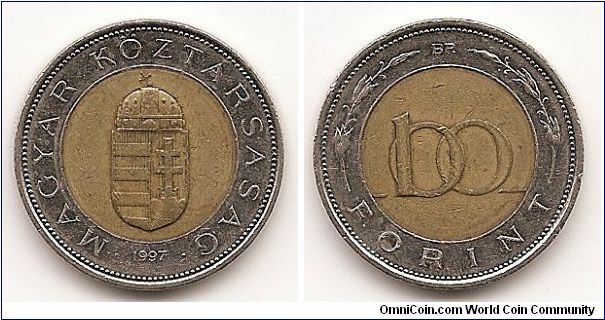 100 Forint (Szaz)
KM#721
Bi-Metallic Brass plated Steel center in Stainless Steel ring,
23.6 mm. Obv: Crowned shield Rev: Denomination