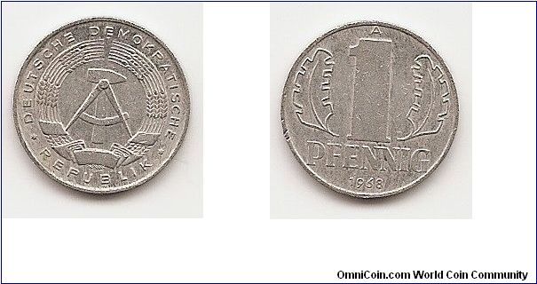 1 Pfennig Demokratic Republic
KM#8.1
Aluminum, 17 mm. Obv: State emblem Rev: Denomination
flanked by oak leaves, date below