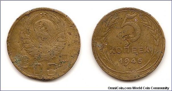 5 Kopeks
(U.S.S.R.)
Y#108
5.2100 g., Aluminum-Bronze, 25.1 mm. Obv: National arms
Rev: Value and date within oat sprigs Note: Varieties exist.