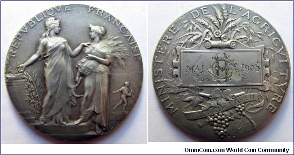 Silver award medal from the Ministry of Agriculture, inscribed with the initials HC (or HG) and dated MAI 1905.