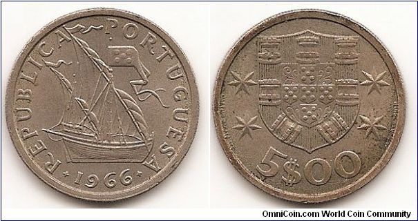 5 Escudos
KM#591
7.0000 g., Copper-Nickel, 24.5 mm. Obv: Ship Rev: Shield
flanked by stars