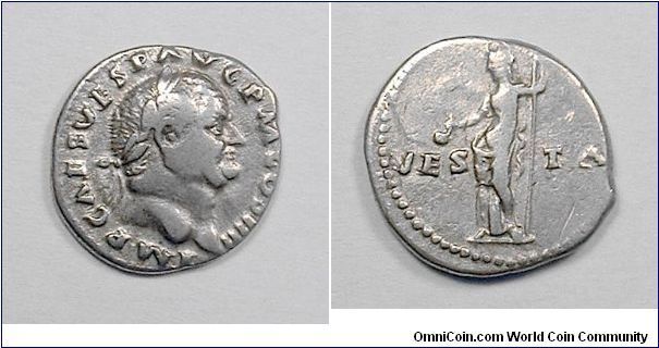 VESPASIAN - Denarius - 72/73 AD - IMP CAES VESP AVG P M COS IIII, laureate head right / VES-TA to either side of Vesta standing left, holding simpulum & scepter. Mm. 18,7 grs. 3