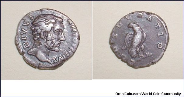 ANTONINUS PIUS (M. Aurelius and L. Verus) - Denarius -DIVVS ANTONINVS, bare head right / CONSECRATIO, Eagle standing right, head left. Mm. 17,5 grs 3,1