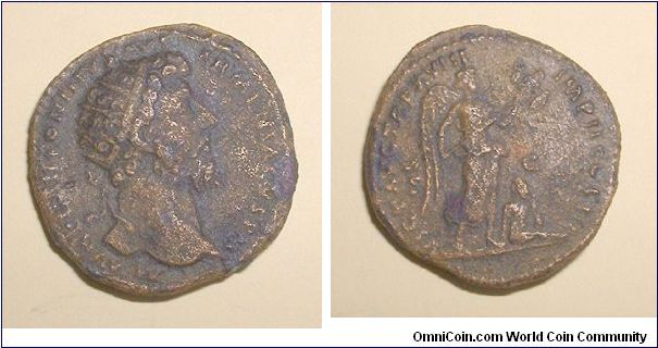 MARCUS AURELIUS - Dupondius - M AVREL ANTONINVS AVG ARMENIACVS P M, laureate & cuirassed bust right, seen from behind / VICT AVG TR P XVIII IMP II COS III S-C, Victory standing right, holding trophy above captive seated right. Mm 26, grs 11,3