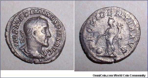 MAXIMINUS I Thrax - Denarius - 235/236 - IMP MAXIMINVS PIVS AVG, laureate draped bust right / PROVIDENTIA AVG, Providence standing left with cornucopiae & wand pointed at globe at foot. Mm 19,9 grs 2,7