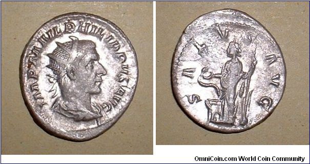 PHILIP I - Antoninianus - IMP M IVL PHILIPPVS AVG, radiate draped & cuirassed bust right / SALVS AVG, Salus standing left, feeding snake arising from altar, & holding rudder. Mm 23,2 grs 4,2