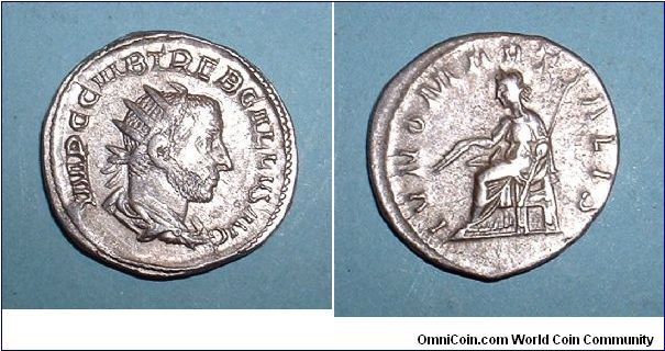 TREBONIANUS GALLUS - Antoninianus - IMP C C VIB TREB GALLVS AVG, radiate bust right. / IVNO MARTIALIS, Juno seated left with grain ears and a scepter. Mm 21,5 grs 3,8
