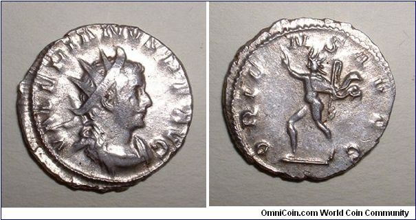 VALERIAN - Antoninianus - 258/259 - Cologne mint. VALERIANVS P F AVG, radiate, draped, and cuirassed bust right / ORIENS AVGG, Sol walking left, holding whip & raising right hand. Mm 22,3 grs 4