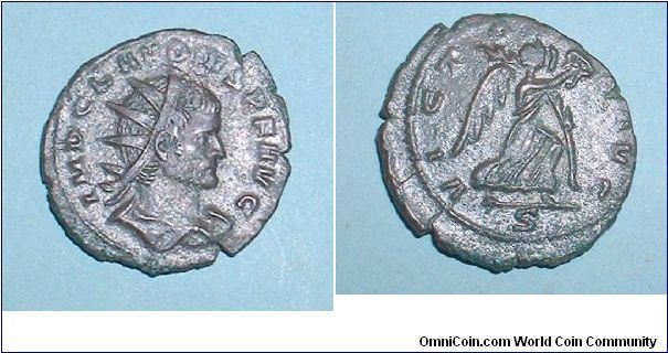 CLAUDIUS II Gothicus - Antoninianus - 268/270 - Mediolanum mint - IMP CLAVDIVS P F AVG, radiate draped bust right / VICTORIA AVG, Victory running right holding wreath & palm, S in ex. Mm 21,2 grs 2,9