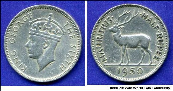 1/2 rupee.
George VI (1936-1952) king.
Mintage 1,000,000 units.


Cu-Ni.