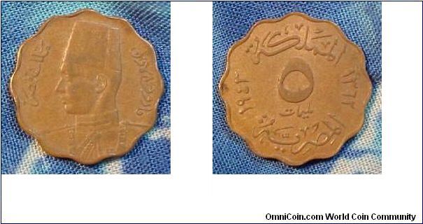 Kingdom of Egypt, 5 millemes, Cu, King Farouk, also dated 1943 AD reverse, scalloped.