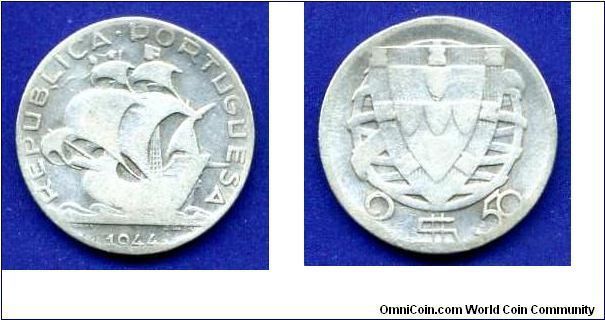 2-1/2 Escudos.
Republica Portuguesa.


Ag650f. 3,5gr.