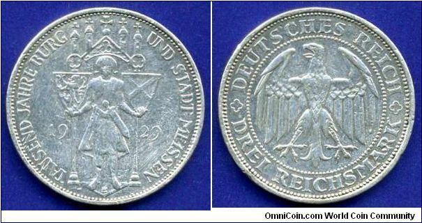 3 Reichsmark.
Weimar's republc.
Millenium of Meissen.
'E'- Dresden mint.
Mintage 200,000 units.


Ag500f. 15,0gr.