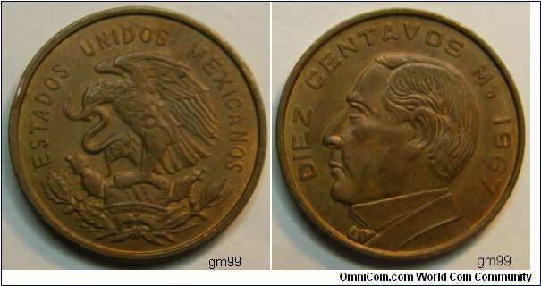 10 Centavos (Bronze) 
Obverse: Eagle standing left on cactus, snake in beak,
ESTADOS UNIDOS MEXICANOS
Reverse: Benito Juarez right,
DIEZ CENTAVOS Mo date 1957